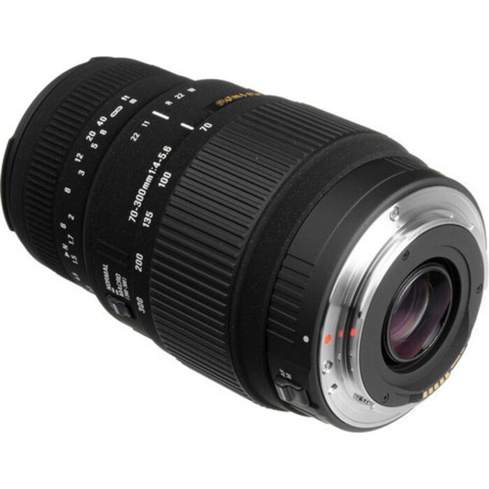 Sigma 70-300 mm F4-5.6 DG Macro Lens for Nikon - Image 4